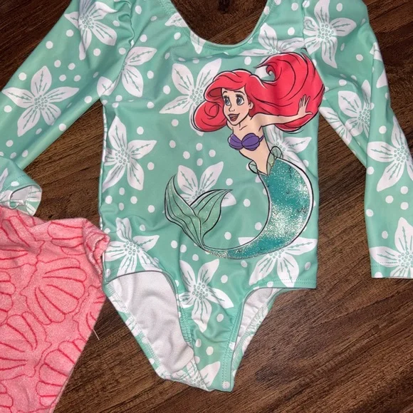 2/3 Ariel swim bundle - Picture 2 of 4